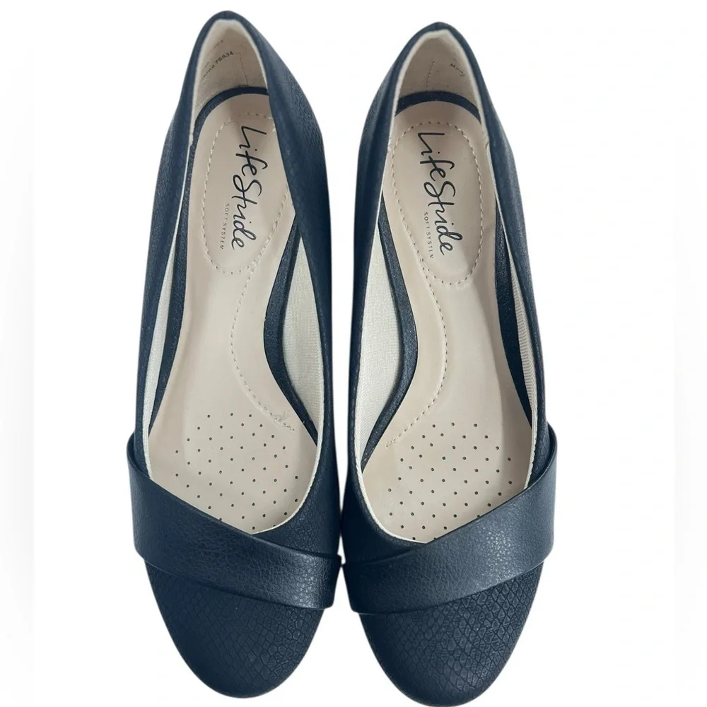 Life Stride Black Flats with Crossover Detail Size 6.5 Like New No Box